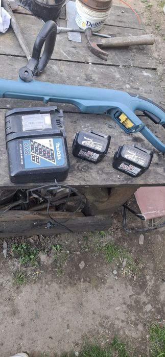 Cositoare electrica Makita dur181