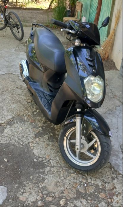 Продавам скутер  SYM AV 05 w