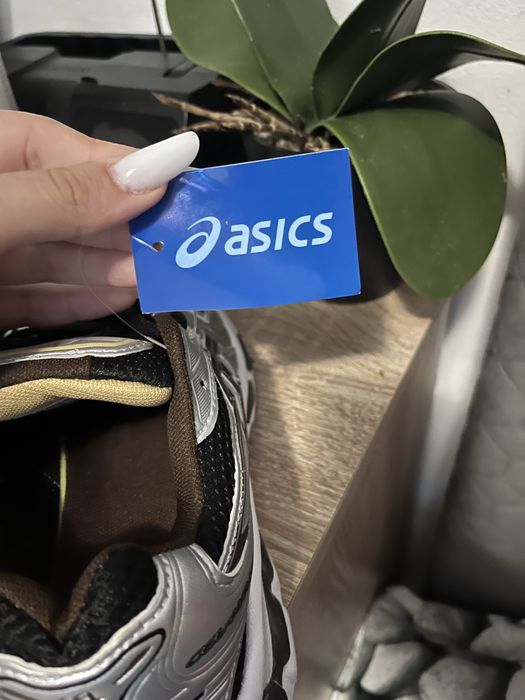 Adidasi asics noi