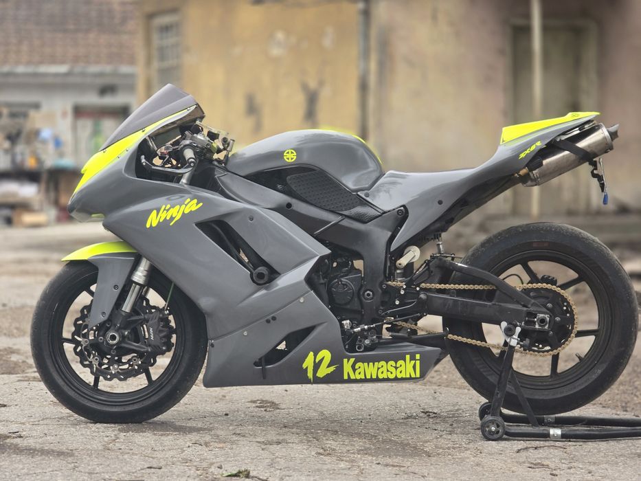 Изработка на едноцветни стикери по поръчка