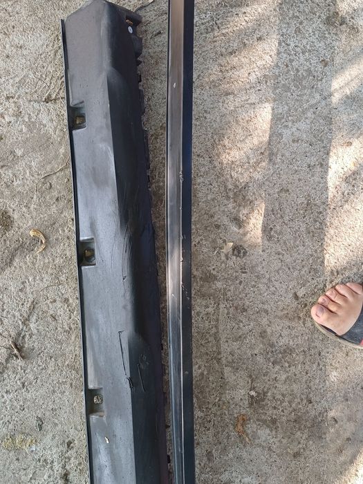 Prag auto Dacia Duster dreapta