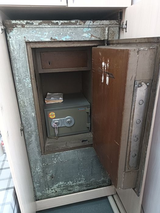 Металлический сейф