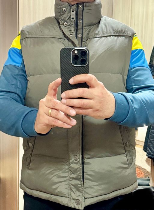 Vesta groasa puf ESPRIT. Gri metalizat. Masura L. Nepurtata.