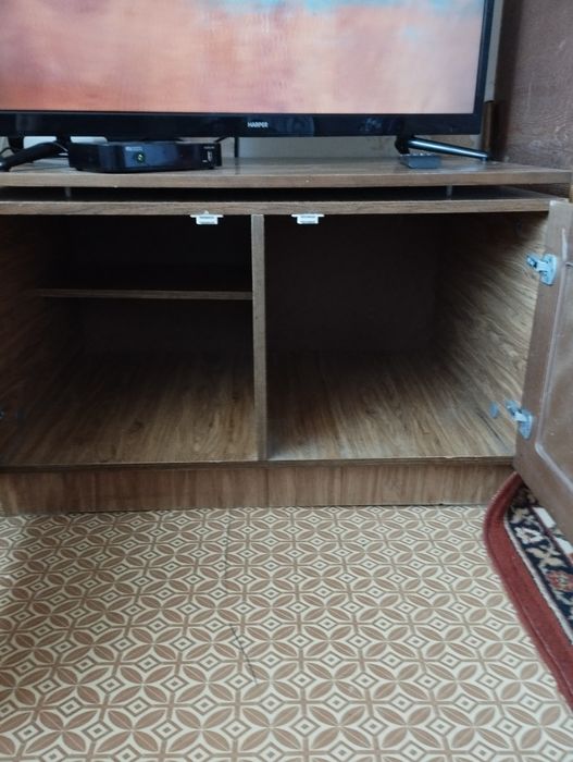 Мебель.тумбочка.шкафы.б/