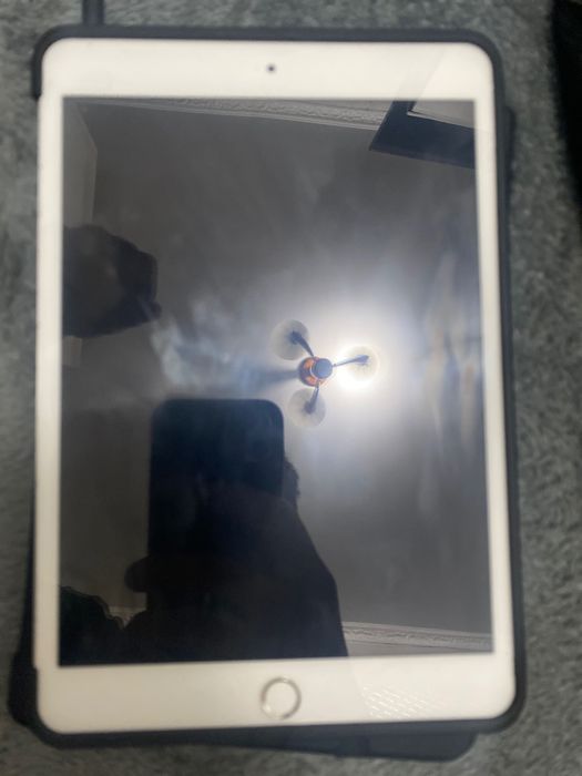 Айпад 4/5 поколение в нормальном состоянии