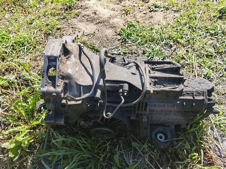 Продам КПП Ауди 80 б3 на запчасти