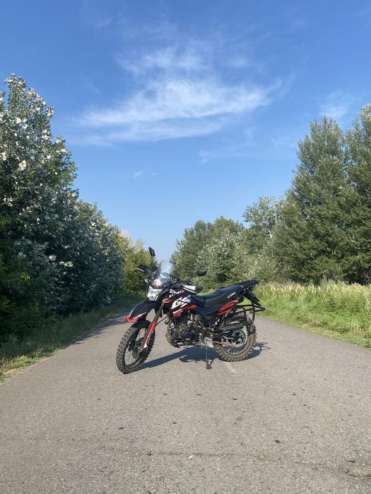 Продам мотоцикл Тур Эндуро 250 кубов