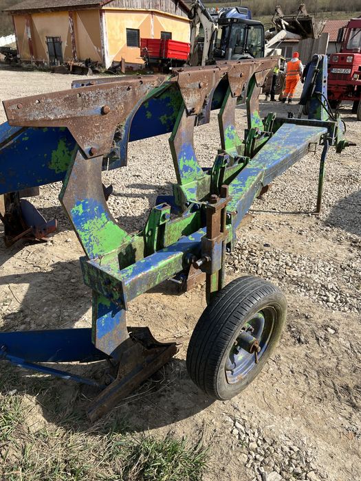 Plug reversibil 4 brazde, hidraulic, greu, pentru tractor