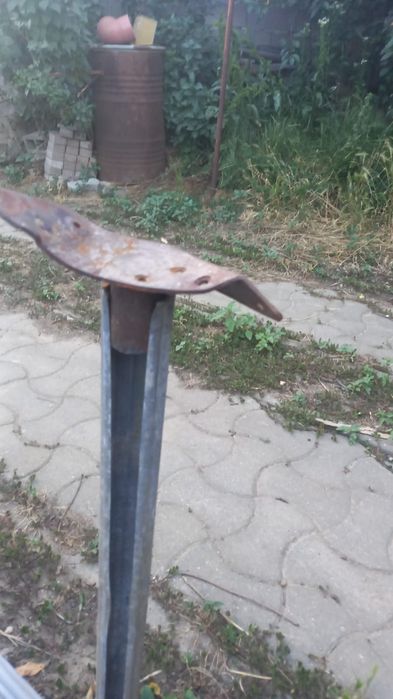 Vând stalpi metalici galvanizati...