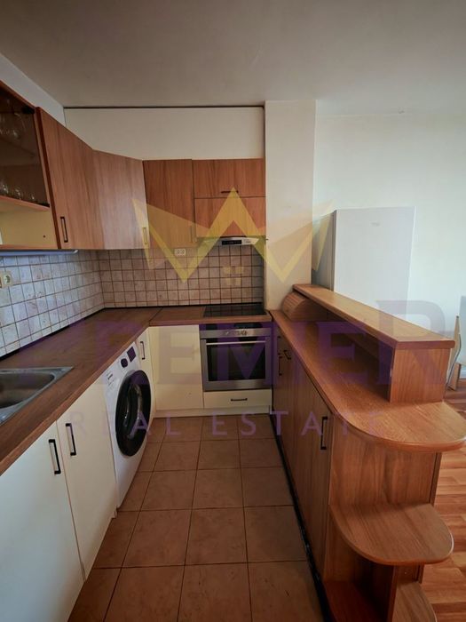 Продава се Тристаен апартамент в Варна, Операта - 100 кв.м за 1071 €/кв.м - Снимка #1