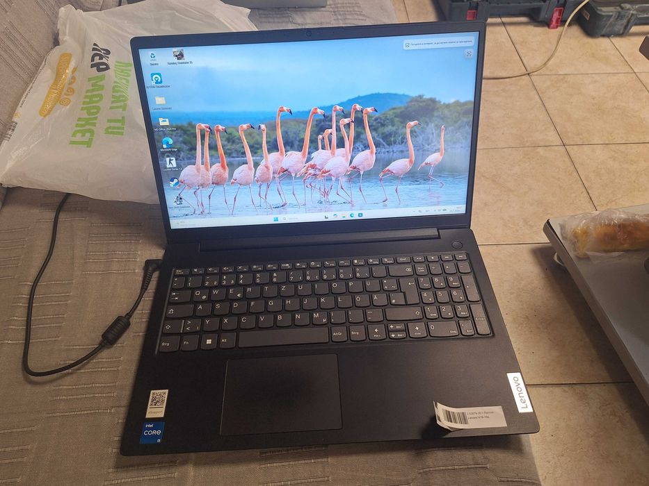 Лаптоп Lenovo V15