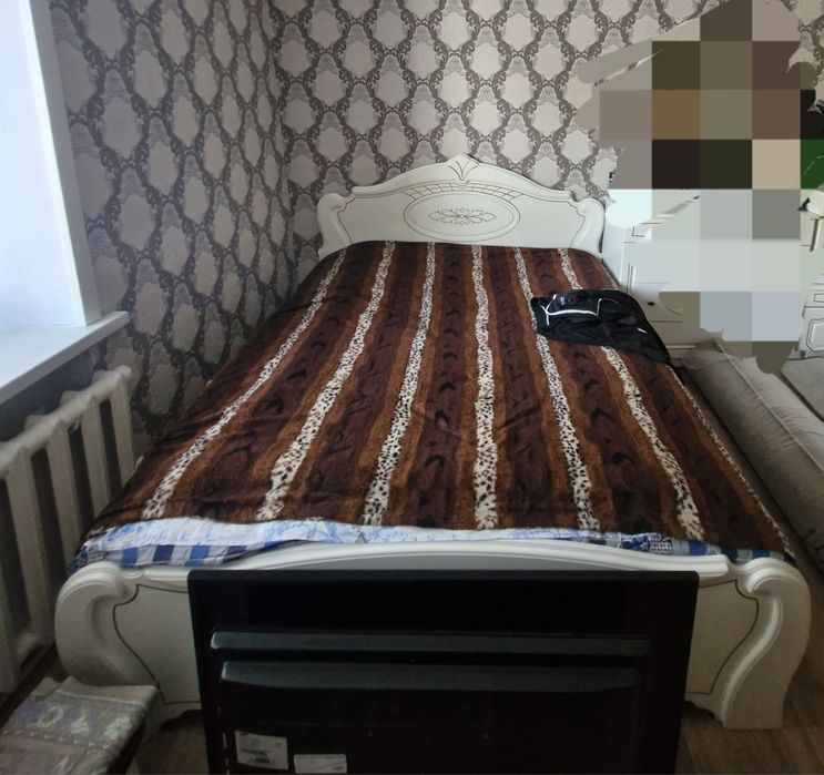Продам кровать и 2 тумбочки