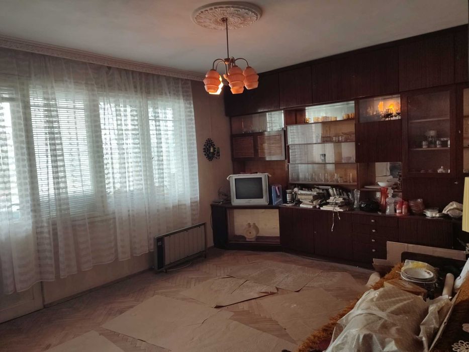 Продава се Четиристаен апартамент в Търговище, Център - 135 кв.м за 714 €/кв.м - Снимка #5