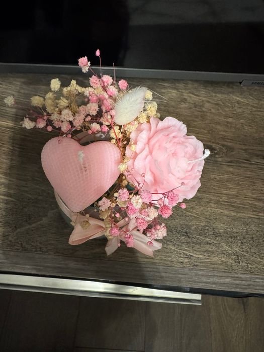 •	Lumânare decorativă cu flori uscate – Cadou delicat