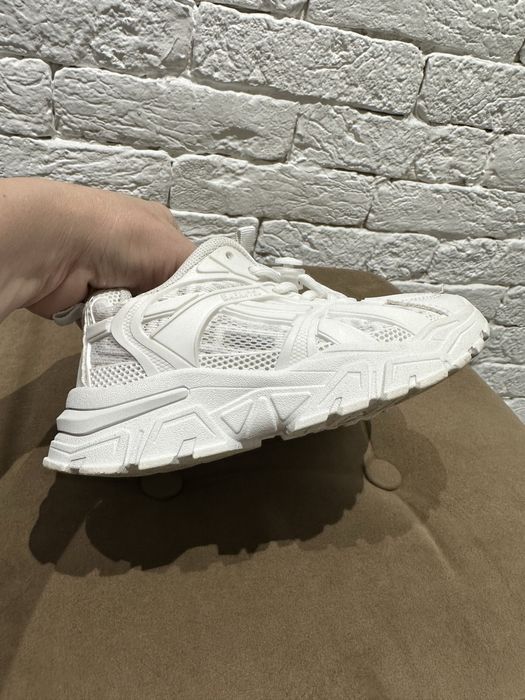 Кросовки белые летние