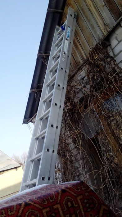 Новая в упаковке лестницапрочный алюминий Россия Самара 10 мет,2 яруса