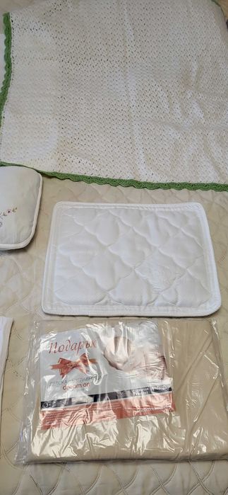 Детски чаршафи 4 комплекта + още детски неща