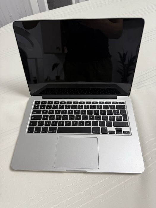 Vând MacBook pro 13