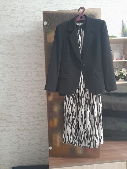 Продам костюм ( платье с пиджаком))