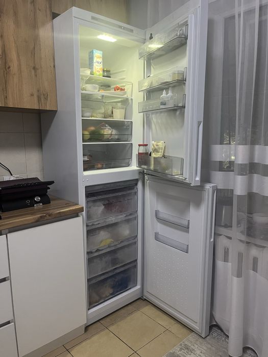 Продам 2 камерный холодильник Атлант