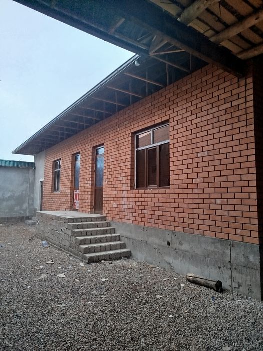 Продается 2 дома на одном участке. Участок 6 соток.