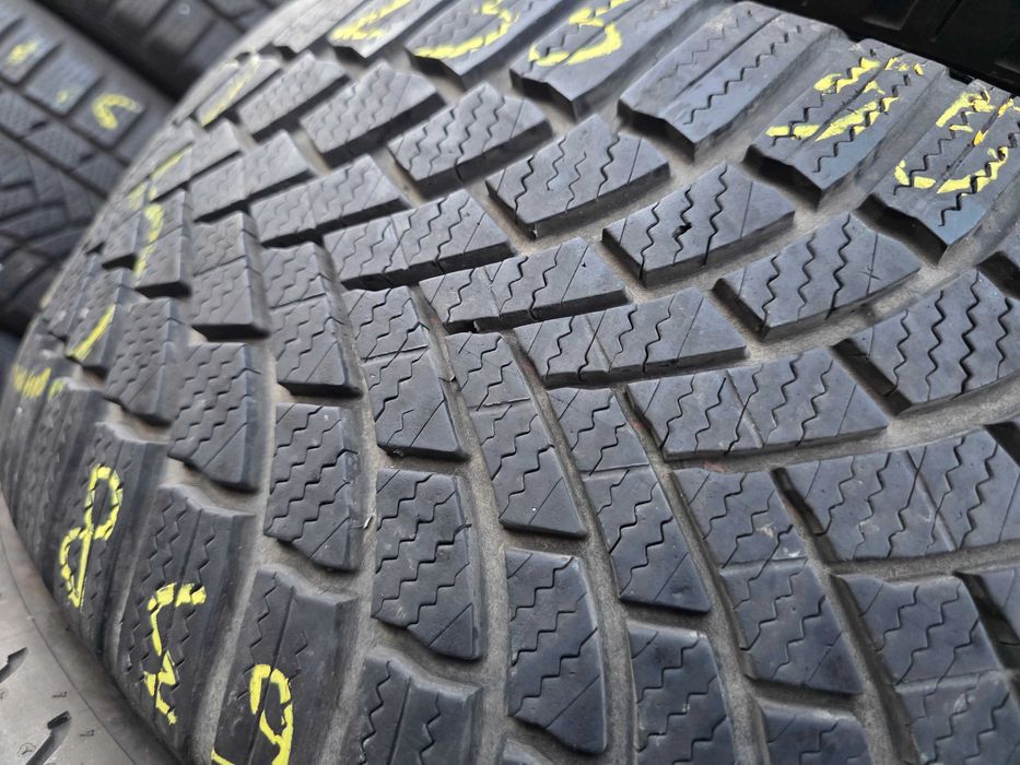 2бр Зимни гуми 235 55 17 - Bridgestone - DOT 2022