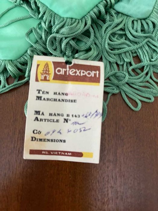 Шелковый комплект с вышивкой (покрывало и две наволочки),  новый