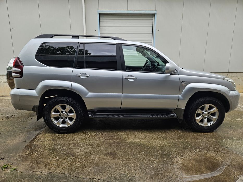 Продавам Toyota Land Cruiser 120