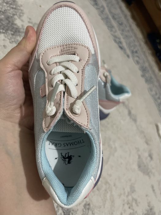 Детская кроссовка