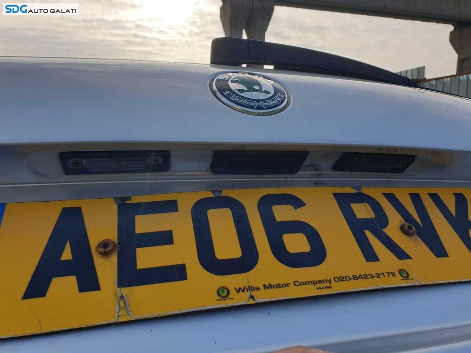 Brat Stergator Luneta Geam Sticla de pe Hayon Haion Portbagaj Skoda Octavia 2 Break Combi 2004 - 2013
