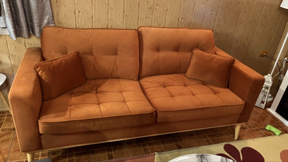 Диван оранжев-като нов