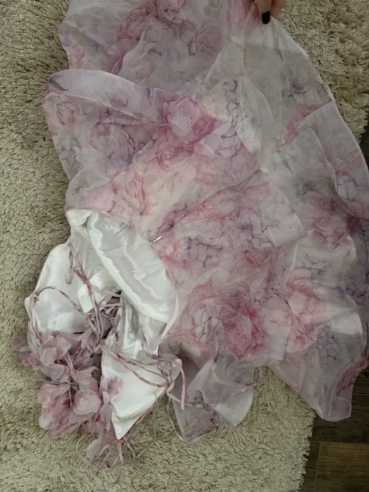 Къса офицялна рокля