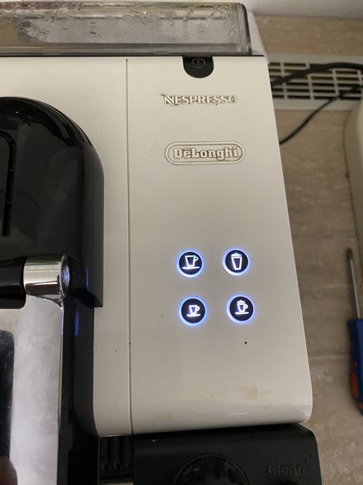 Aparat de cafea nespresso Delonghi