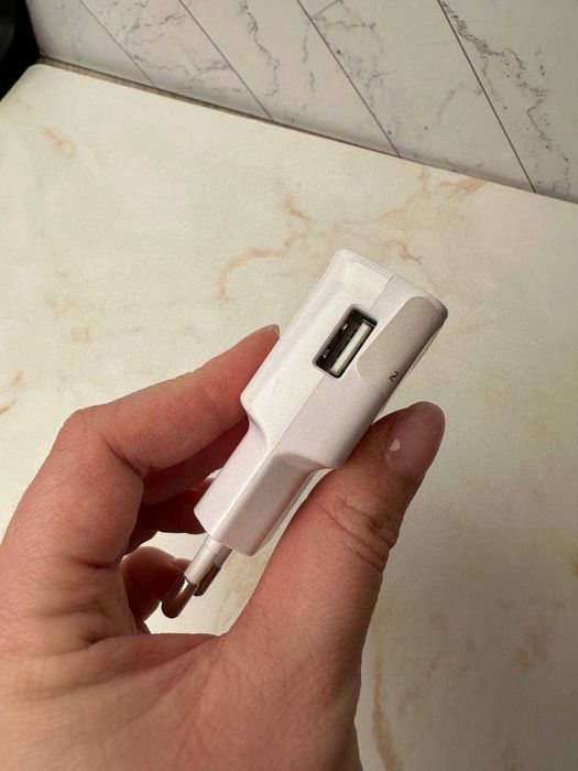 Зарядно устройство Samsung EP-TA200