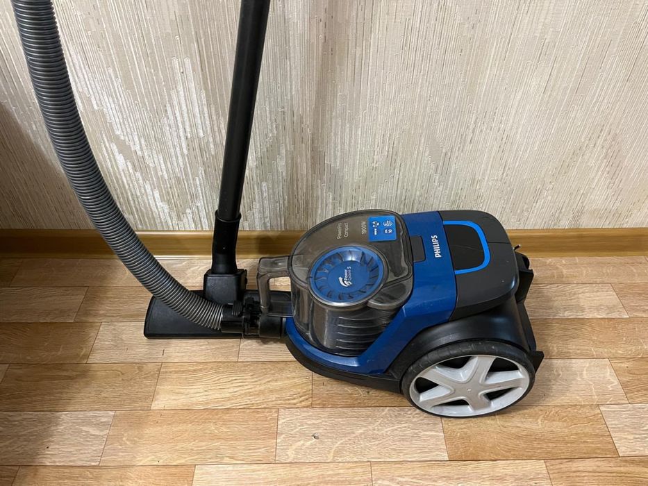 Пылесос Philips PowerPro Compact 1900W