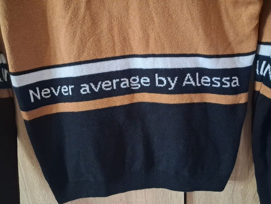 Alessa Xs пуловер
