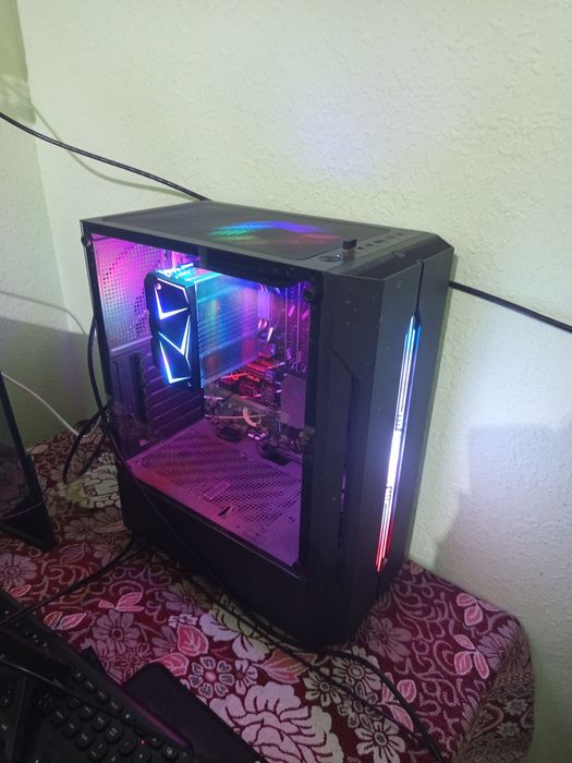 Kompyuter 2 ta 24 curvet ekranli