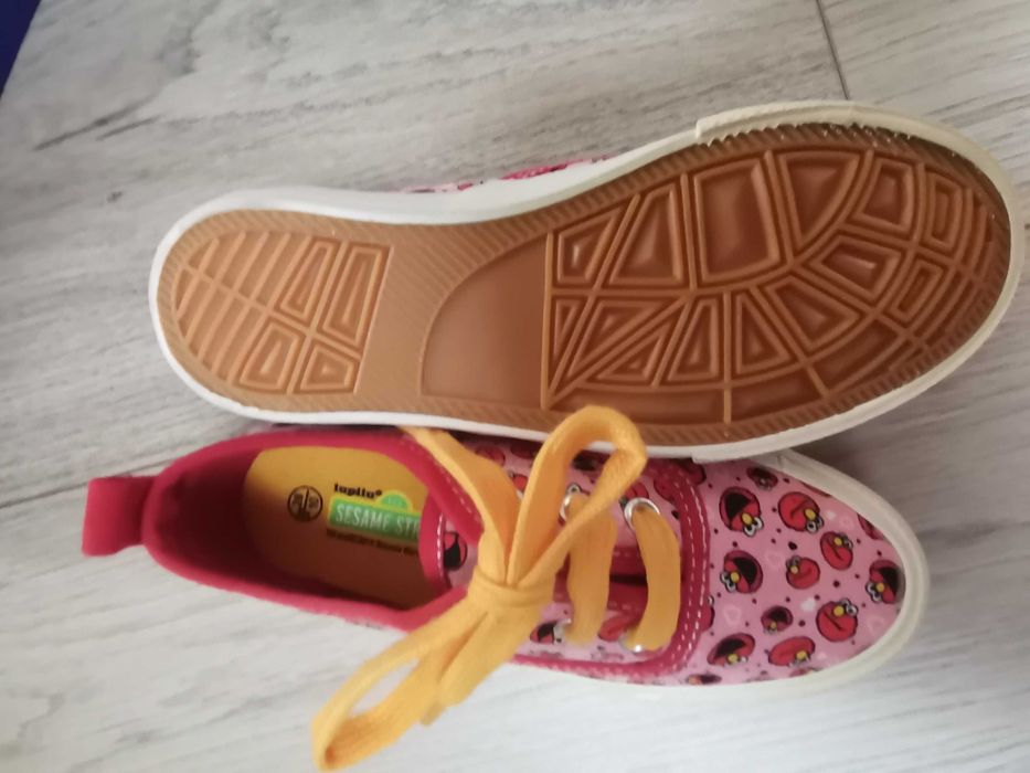 Vând pantofiori fetite și tenesi