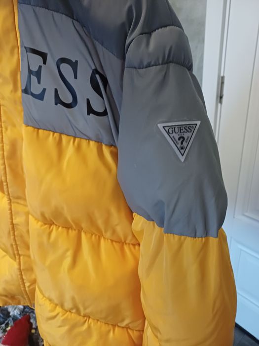 Geaca GUESS Mărimea M