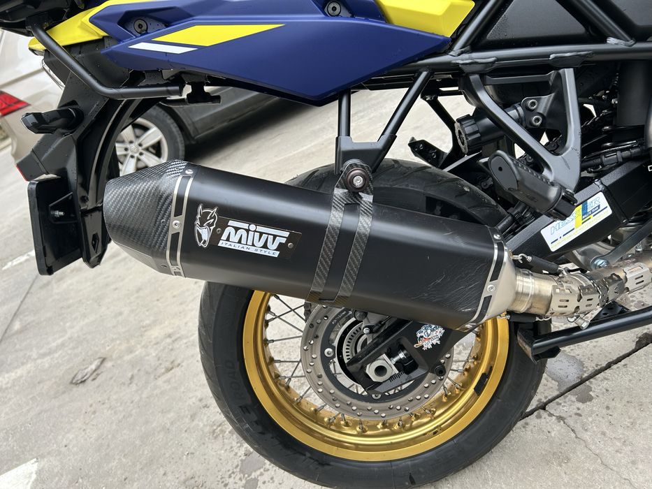 Suzuki V-Strom 800DE 2023 – Echipare Premium (~3.000€ accesorii)