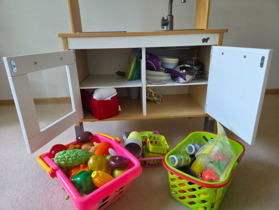 Bucatarie copii IKEA DUKTIG + multe accesorii, plita functionala