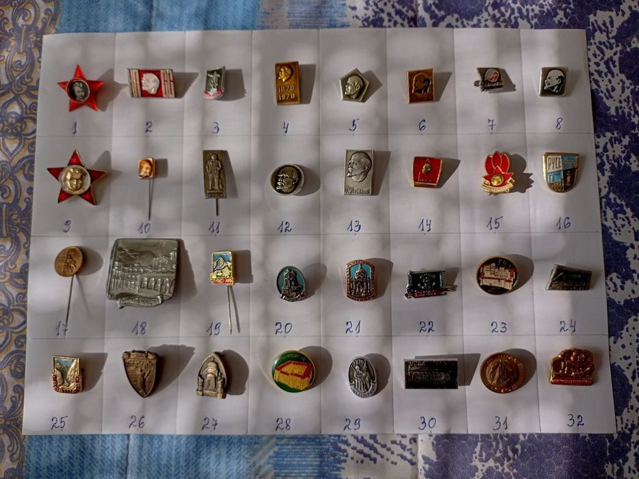 Стари метални Значки