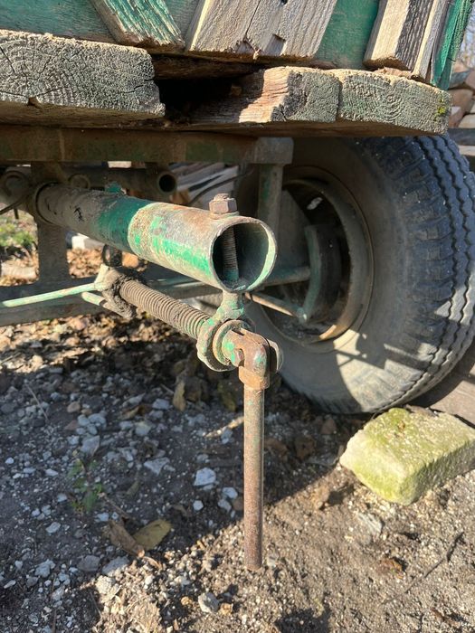 Vând căruță de tractor