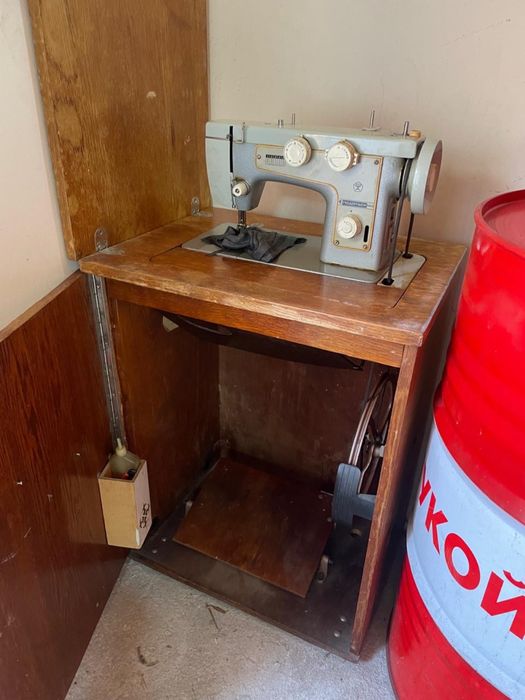 Продам швейные машинки 3 штуки