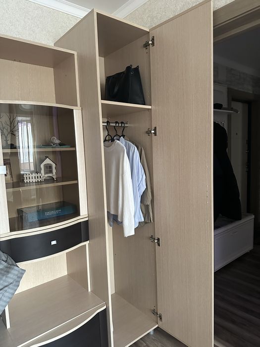 Продам стенку в зал срочно