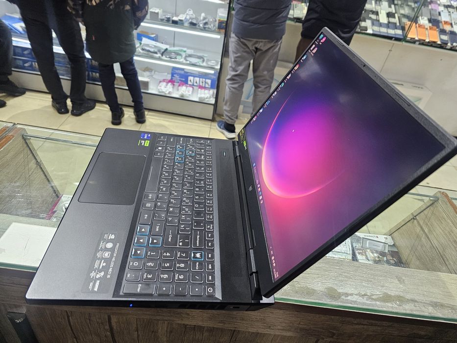 Acer Predator Helios Core i9 + RTX 4060