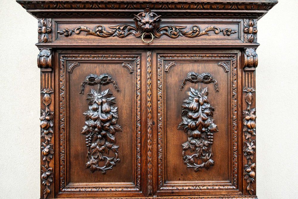 Mobilier sec. XIX cu scene de vânătoare