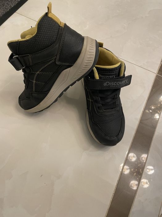 Продам детские ботинки