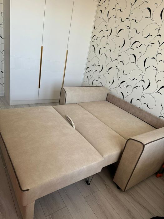 Диван новый с подушкой