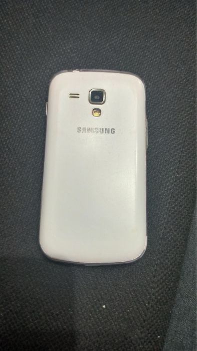 Продавам мобилен телефон Samsung Galaxy S3 mini Техническо състояние: Телефонът е напълно работещ. Включва се, зарежда се, екранът и тъчскрийнът